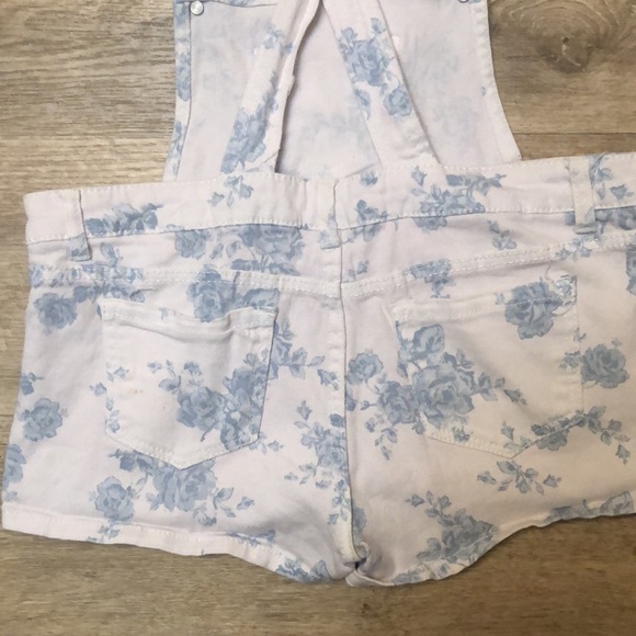 Women’s White and light blue floral overalls - Picture 5 of 5